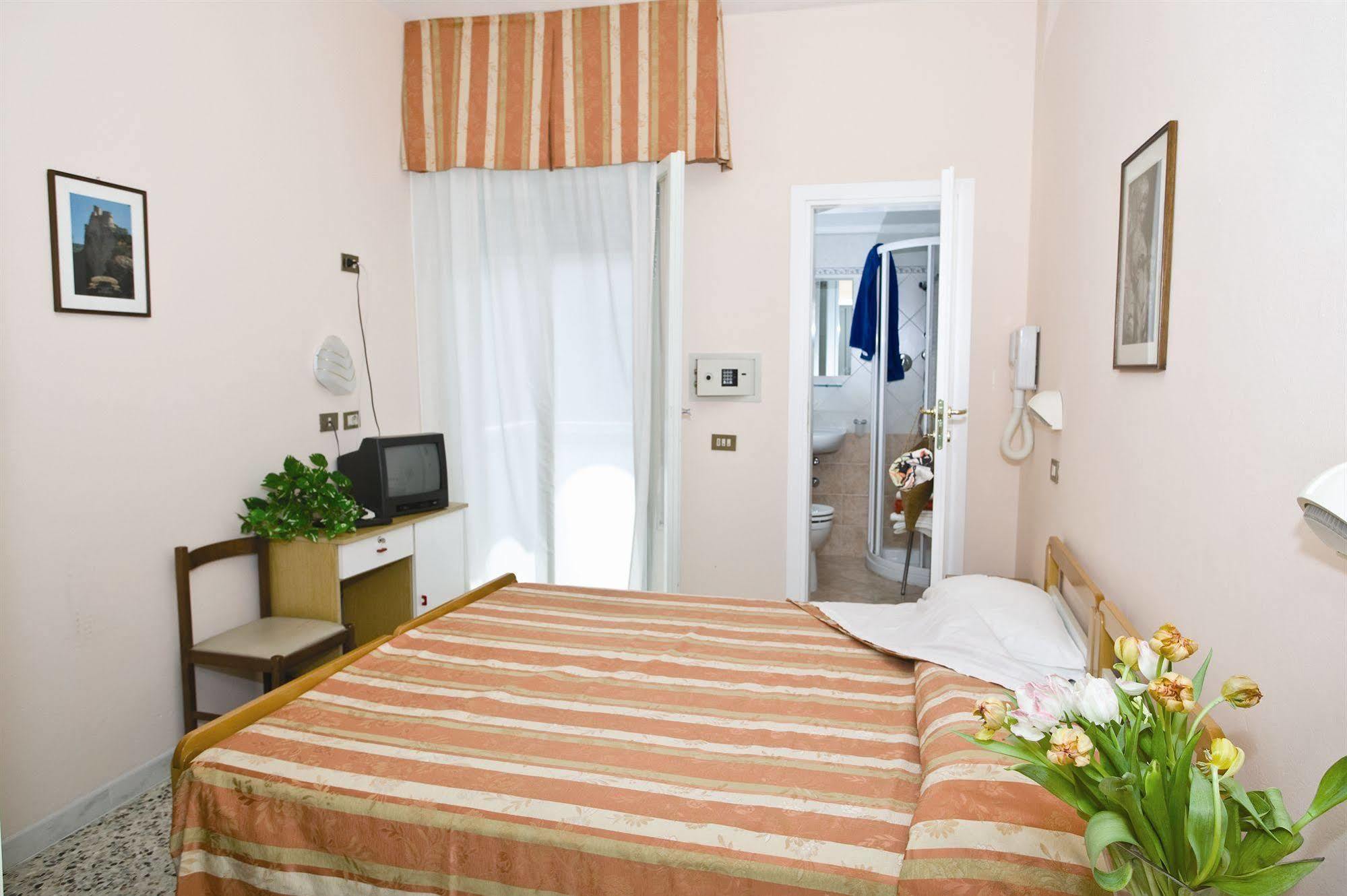 Hotel King Cesenatico Exterior foto